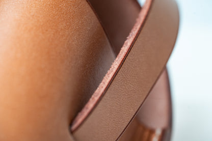 Sacoche cuir naturel, couture bleu (à finir)